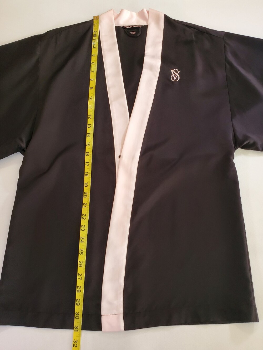 🟢2669 * Victoria's Secret Satin Kimono Robe Logo Black Pink One Size - Picture 10 of 12